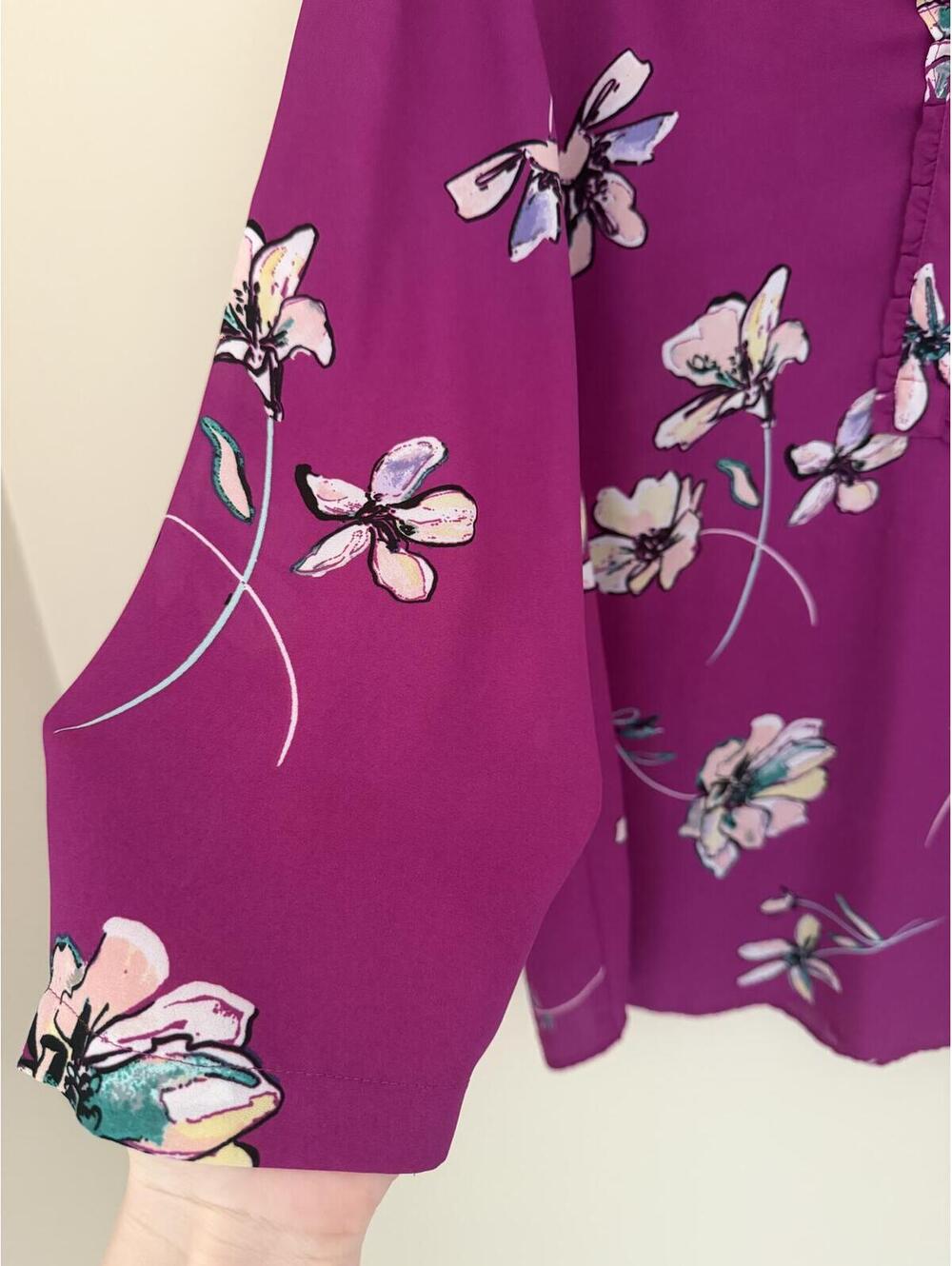 Van Heusen L Poly Blouse w/ Ruffles, 3/4 Sleeves, Flowy, Floral - Picture 4 of 7